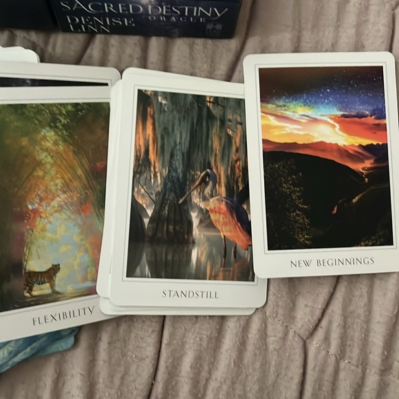 Sacred destiny Oracle deck - Picture 4 of 6